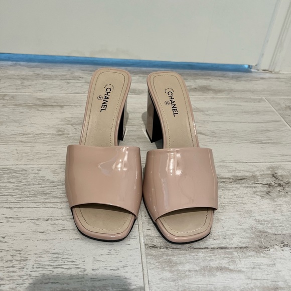 Chanel Mules | Chanel Cruise 2022 patent leather nude size 38 - Picture 8 of 16